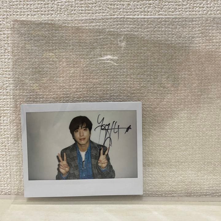 ジョン・ヨンファ 直筆サイン入りポラロイド - メルカリ