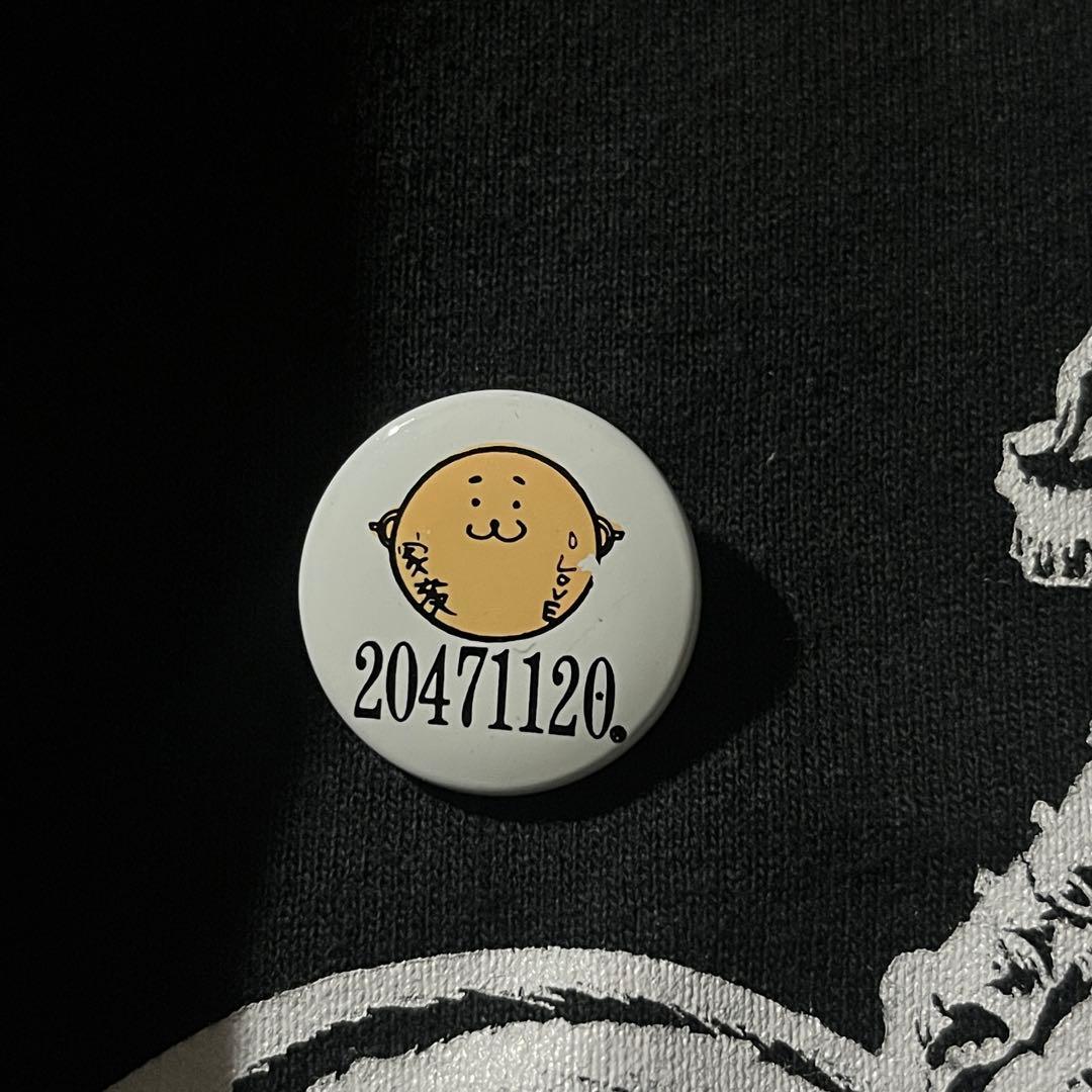 20471120 hyoma スウェット 交信 缶バッチ付き トライベンティ - メルカリ