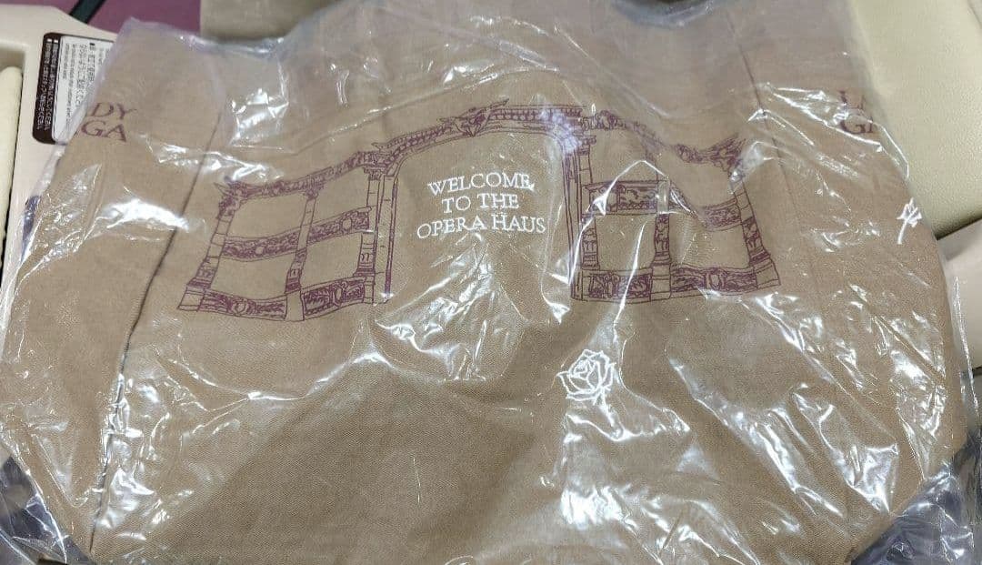 新品未開封】レディガガ OPERA HAUS TOTEトートバッグ TAN - メルカリ