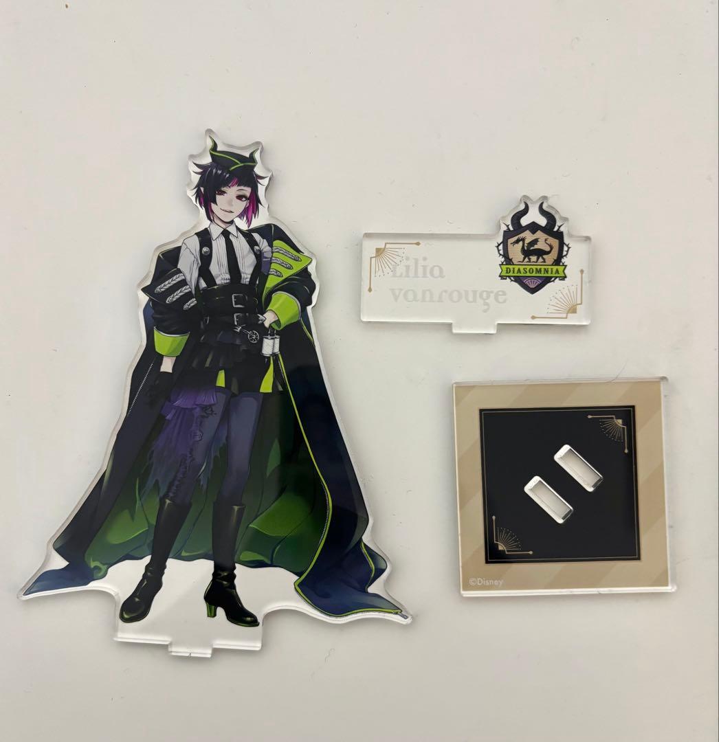 ツイステ リリア・ヴァンルージュ 寮服 アクスタ - メルカリ