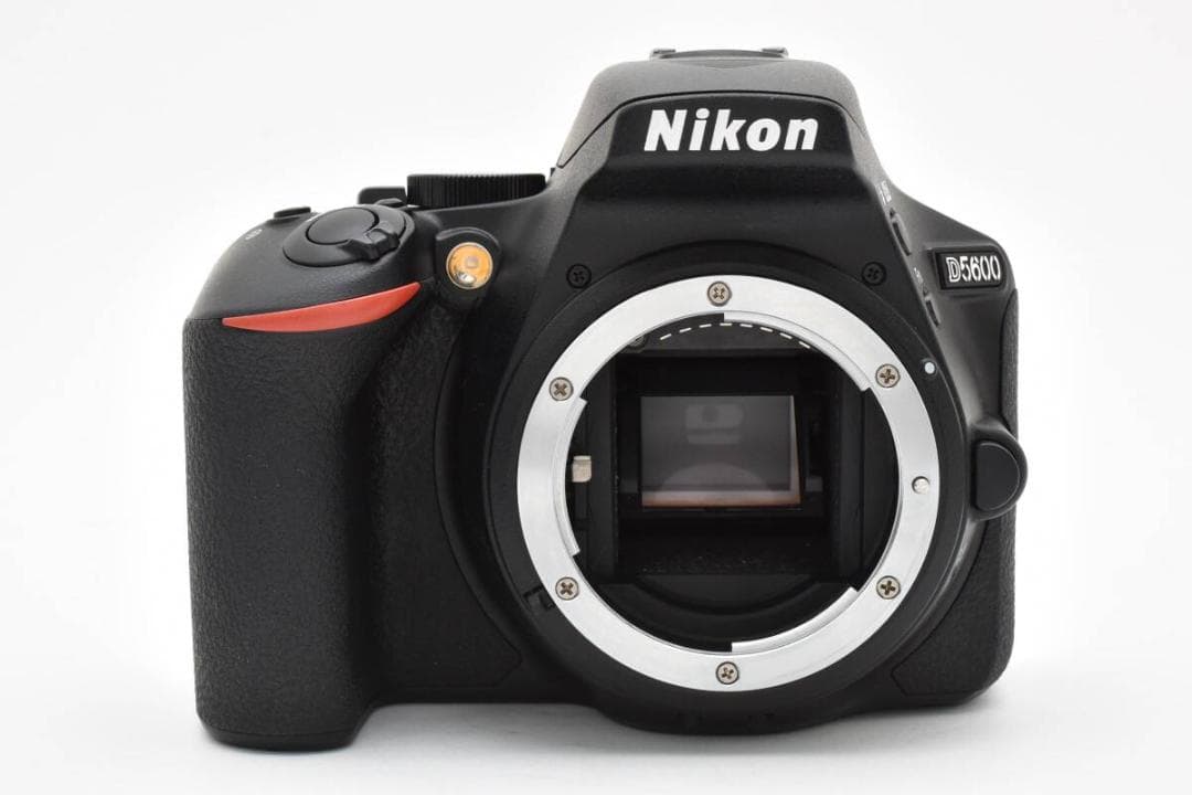 □美品□ ニコン Nikon D5600 ダブルズームキット 《S数 2166回 - メルカリ