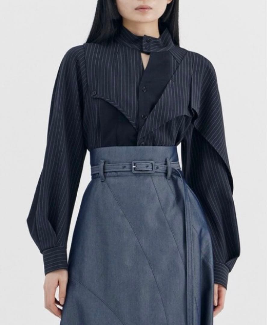 UNITED TOKYO アシメスリットデザインブラウス navy UNITED TOKYO