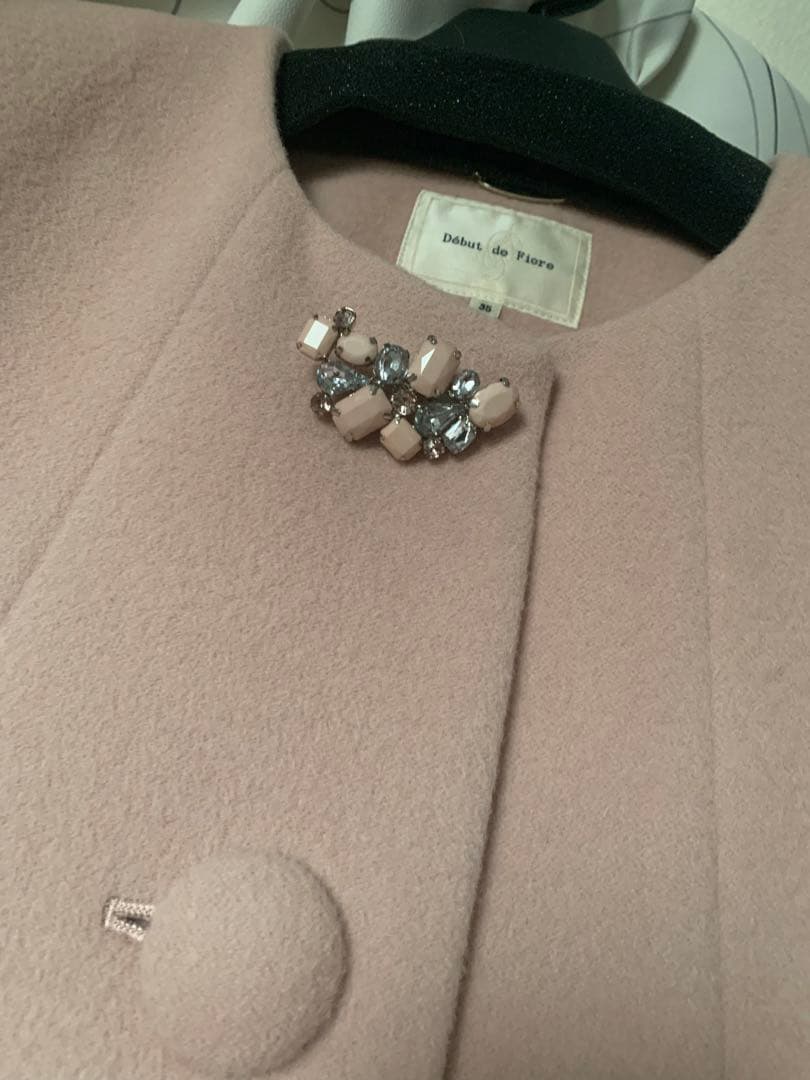 初回生産分35XSサイズ】デビュードフィオレ さえこさんコート - メルカリ