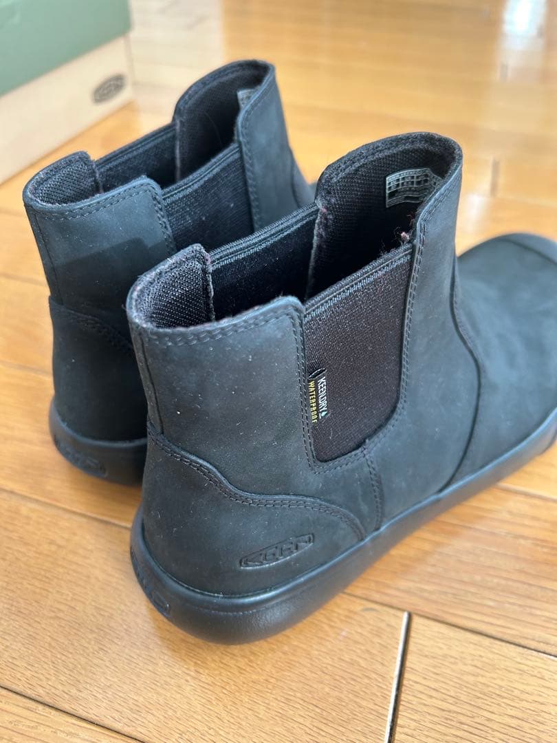 KEEN サイドゴアブーツ ELENA CHELSEA 防水 黒 23.5m