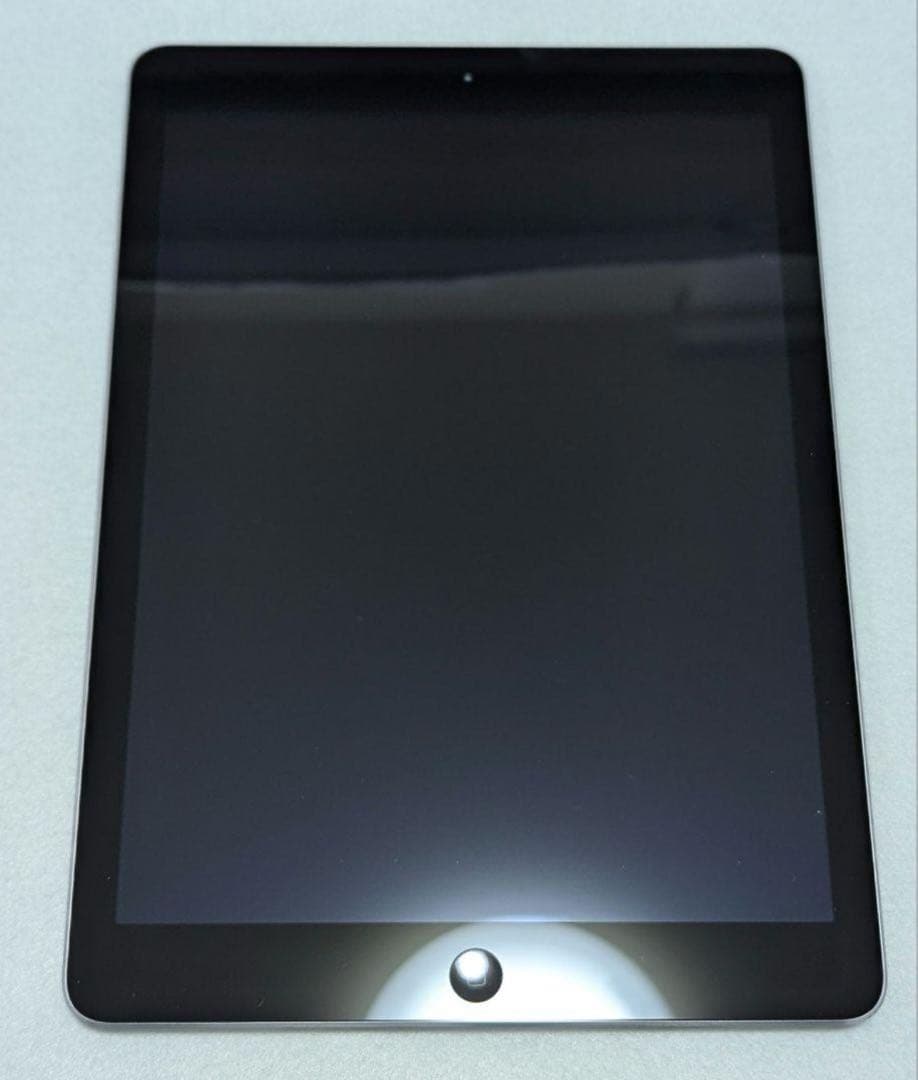iPadAir 第一世代 16GB シルバー 角の傷以外 美品 Apple iPad Air Wi-Fiモデル 16GB MD788J/A [シルバー] 価格比較