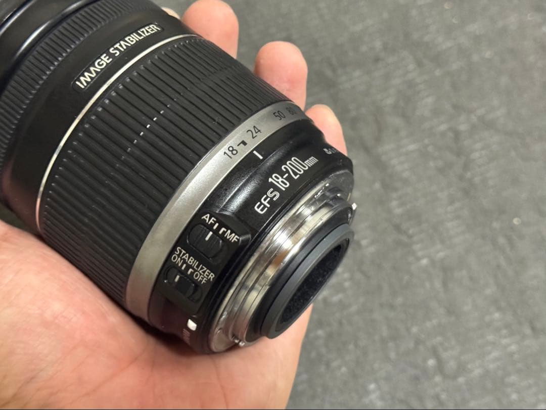 【美品】Canon EF-S 18-200mm F3.5-5.6 IS