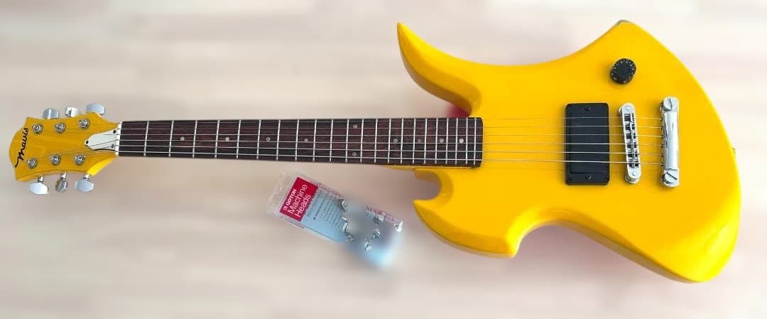 送料無料●イエローミニ ギター メイヴィス（バックトゥザフューチャーライク） BTTFのOPに登場するあの黄色い小さいギターについて｜Ash / アッシュ