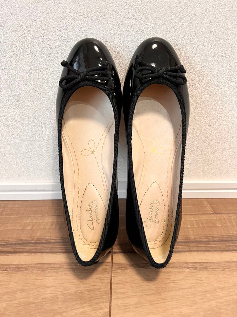 【26cm】新品Clarks エナメルフラットシューズ レディース 大きいサイズ 26cm】新品Clarks エナメルフラットシューズ レディース 大きいサイズ