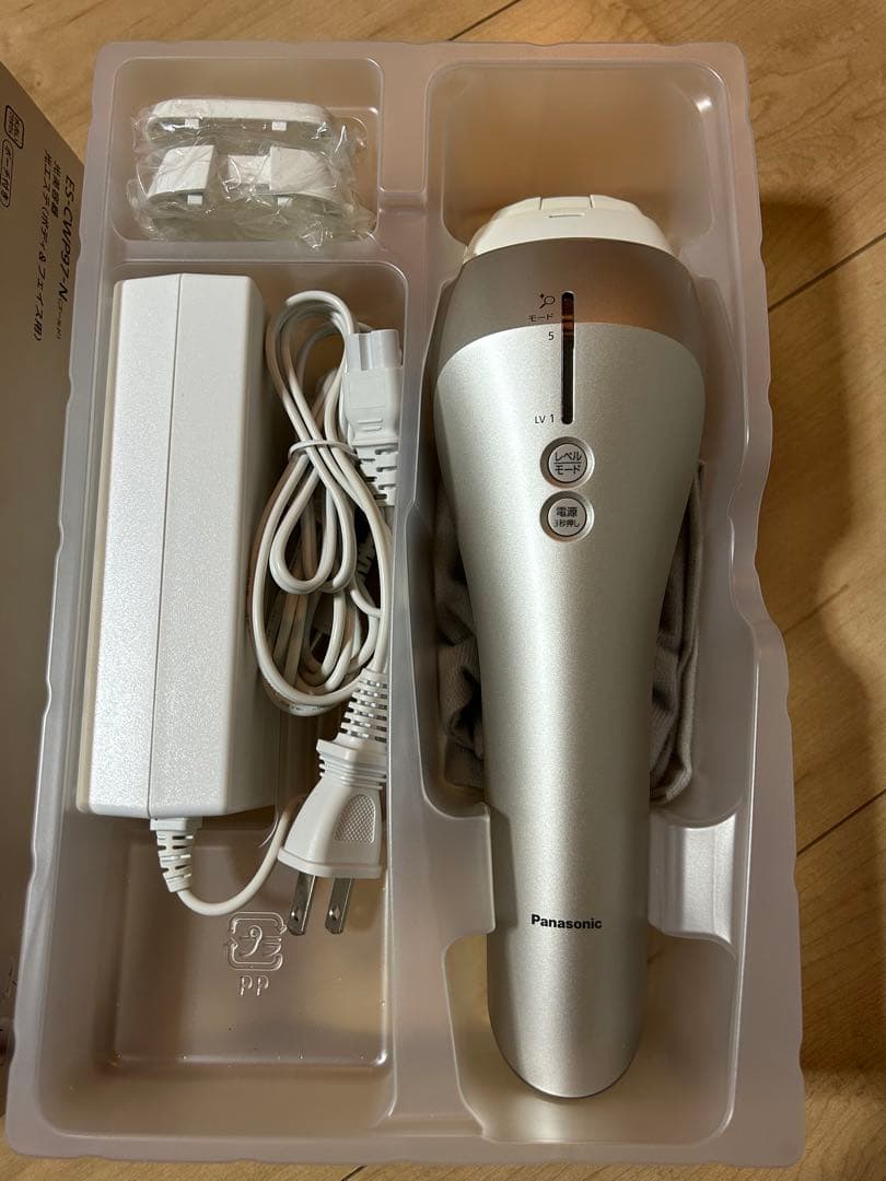 Panasonic 脱毛器 ES-CWP97 光エステ ゴールド ES-CWP97-N [フラッシュ式（光脱毛） /AC100V-240V