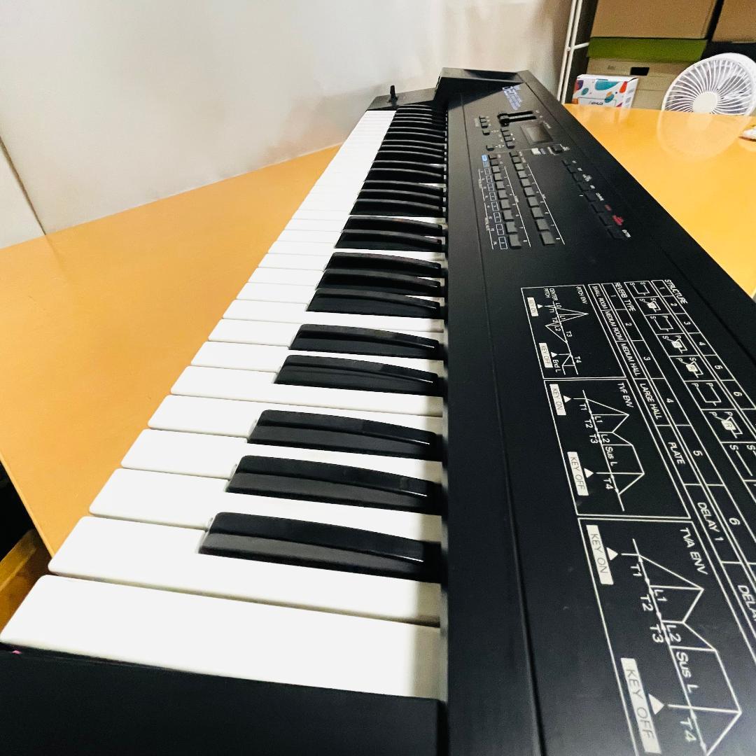 ROLAND　ローランド　D-20 シンセサイザー《ジャンク・通電確認済み》