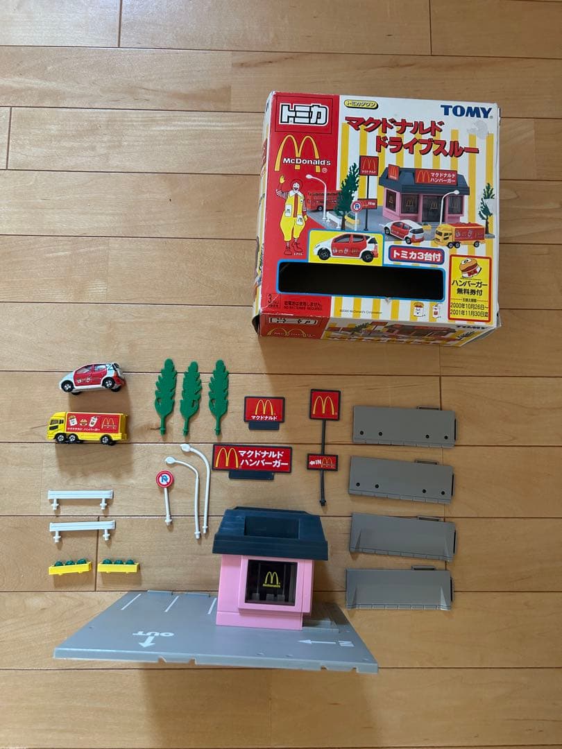 トミカ マクドナルド ドライブスルー トミカタウン マクドナルド ドライブスルー【廃盤トミカ・トミカ3台