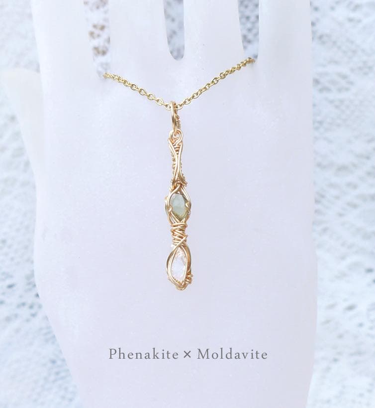 高波動フェナカイトシナジーペンダントトップ（サポートストーン：モルダバイト）◇ 当社オリジナル！「高波動シナジー3」トップ フェナカイト、ペタライト