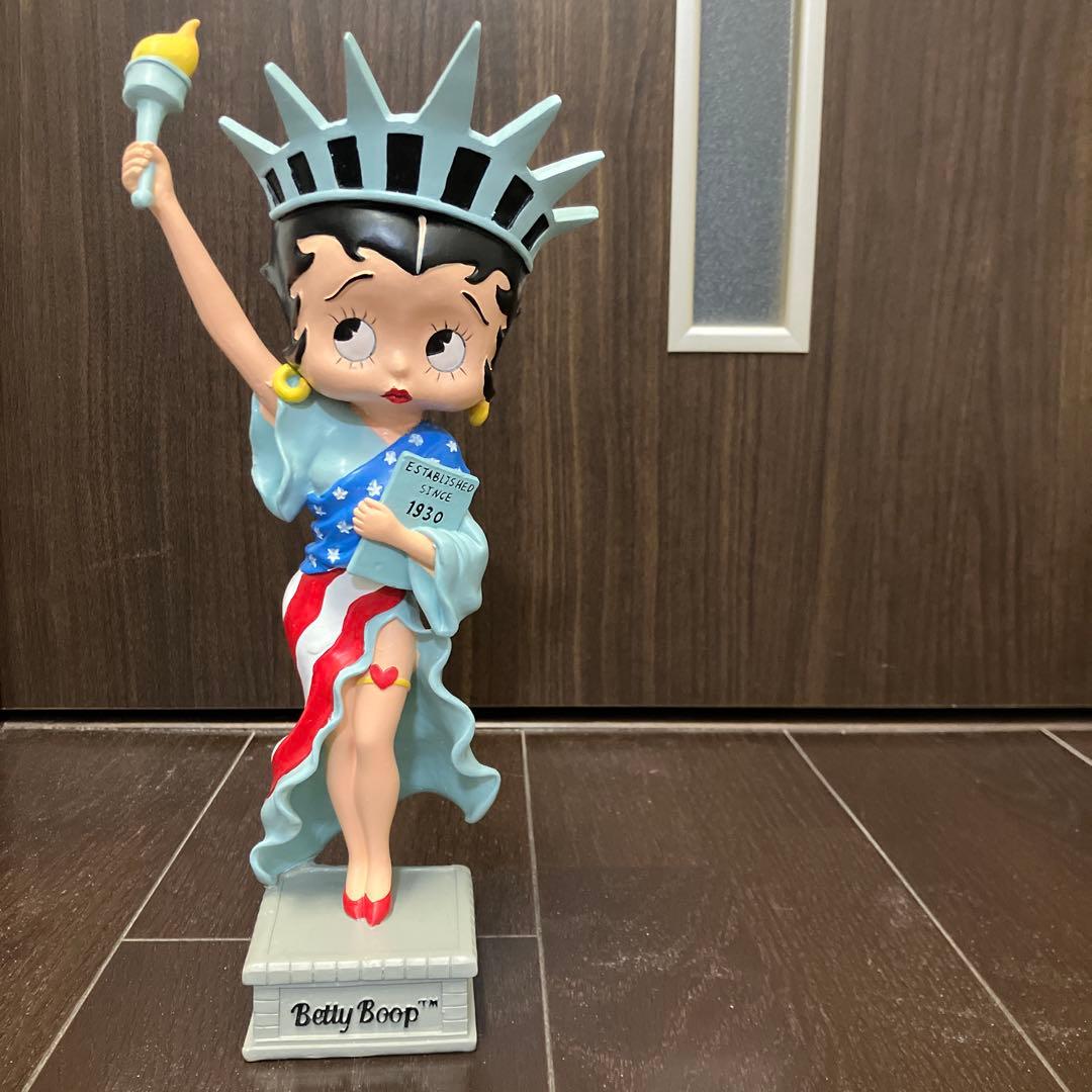 ベティ・ブープ 自由の女神 フィギュア Amazon.co.jp: ベティちゃん BettyBoop フィギュア H30cm (自由の女神