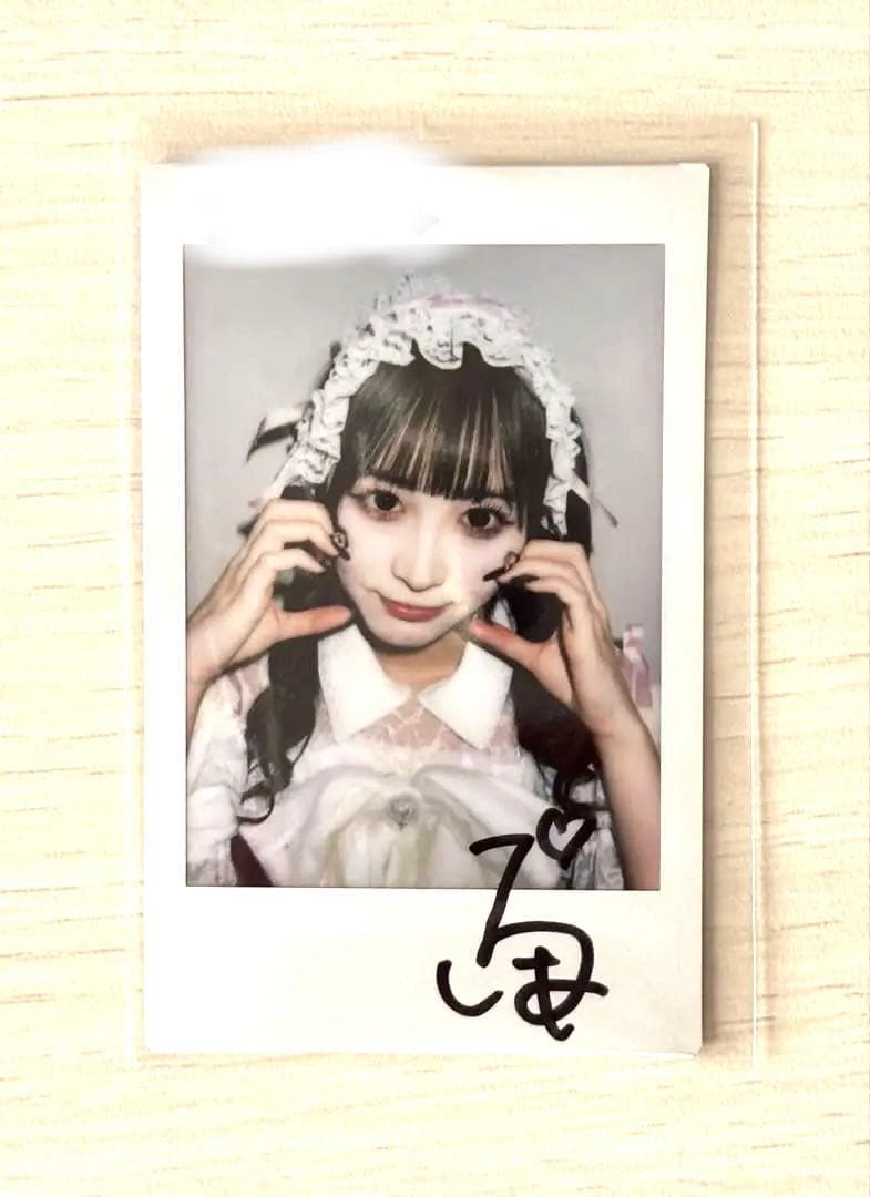 直筆サイン入り】KAWAII LAB.MATES 山本るしあ オン特会 チェキ - メルカリ