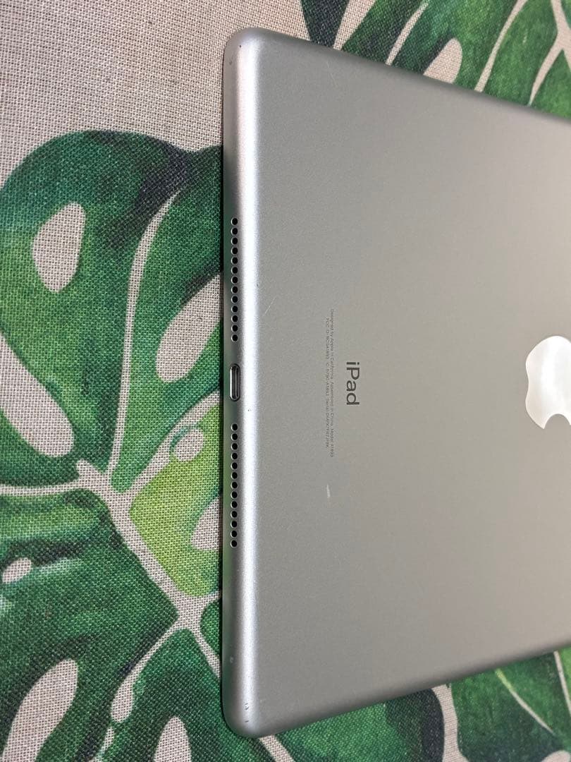 iPad 第6世代 32GB シルバー - メルカリ