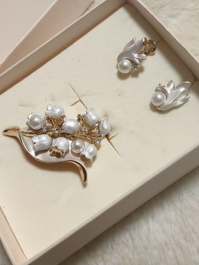 希少デザイン ヴァンドームブティック すずらん ブローチ、イヤリング