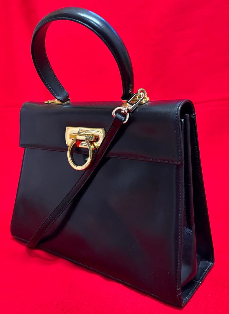 本物) ferragamo フェラガモ ガンチーニ カバン バッグ 本革 黒 - メルカリ