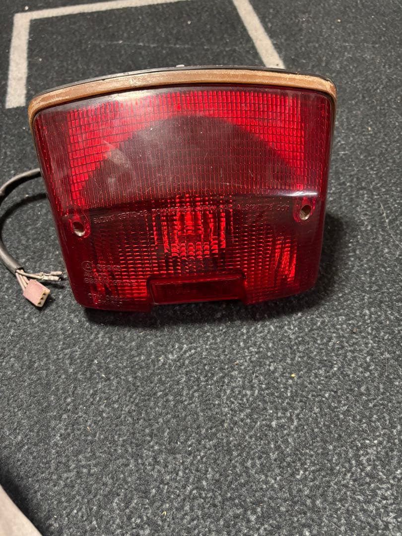 GSX1100E GSX 750Eベコ　純正テール Amazon | GSX1100S GSX750S カタナ用 LEDテールランプ レッドレンズ