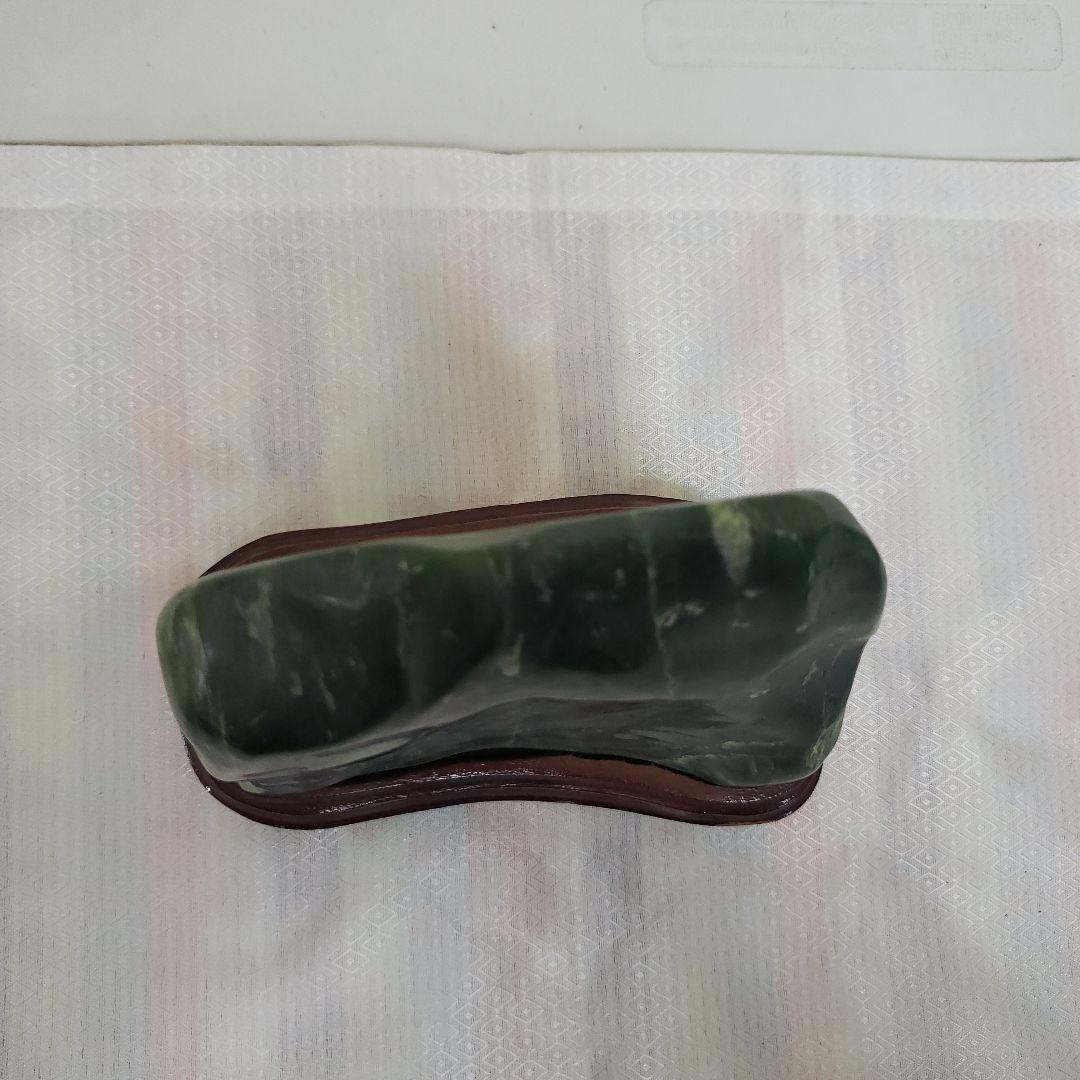 Bフライデー蔵出し特価天然ネフライト翡翠の自然石彫刻鑑別書付き