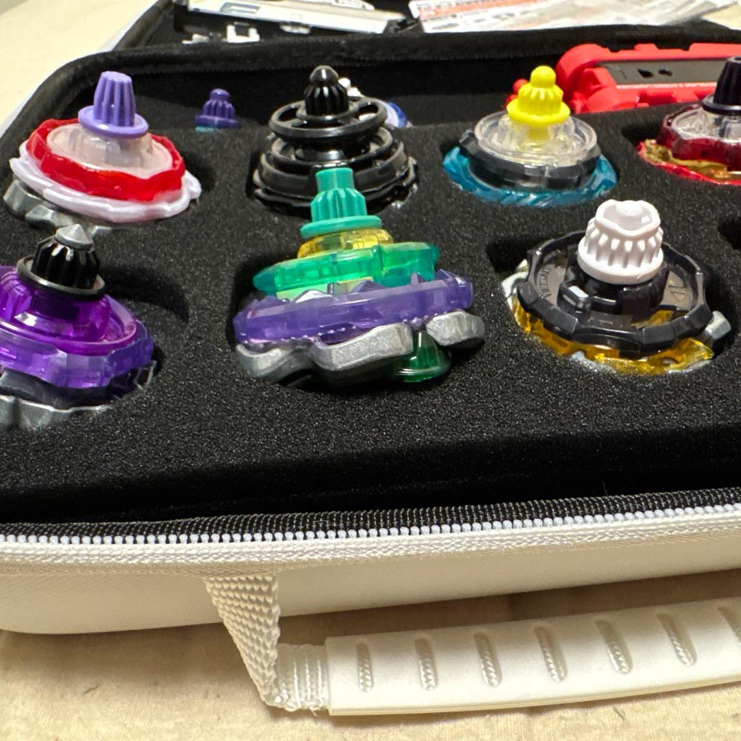 ほぼ新品 ベーブレードx 12個 まとめ売り ベイバトルパス•ケース付き