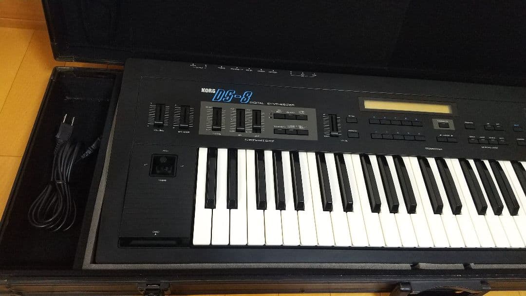 純正ハードケース付き】希少 KORG DS-8 シンセサイザー - メルカリ