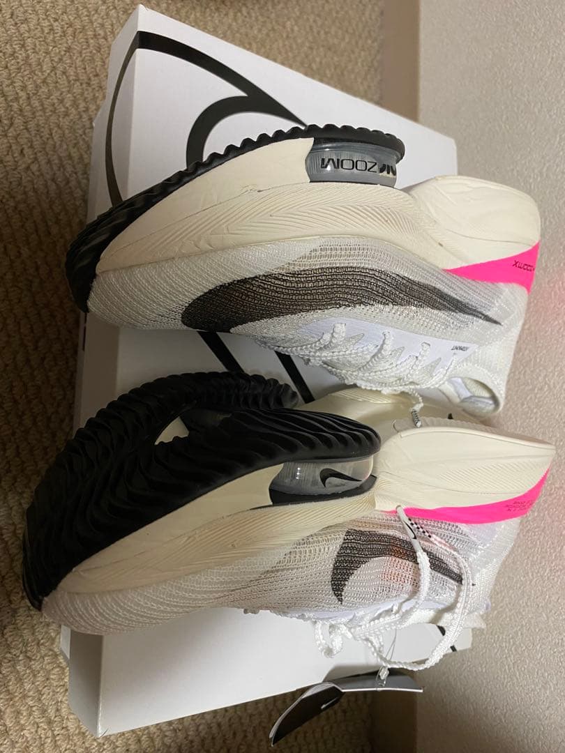 ニシさん専用　NIKEオンライン購入初代アルファフライウィメンズユニセックス