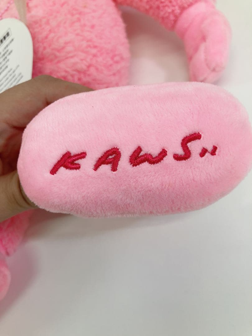☆Kaws BFF Pink Plush カウズ 世界3000体限定 ぬいぐるみ - メルカリ