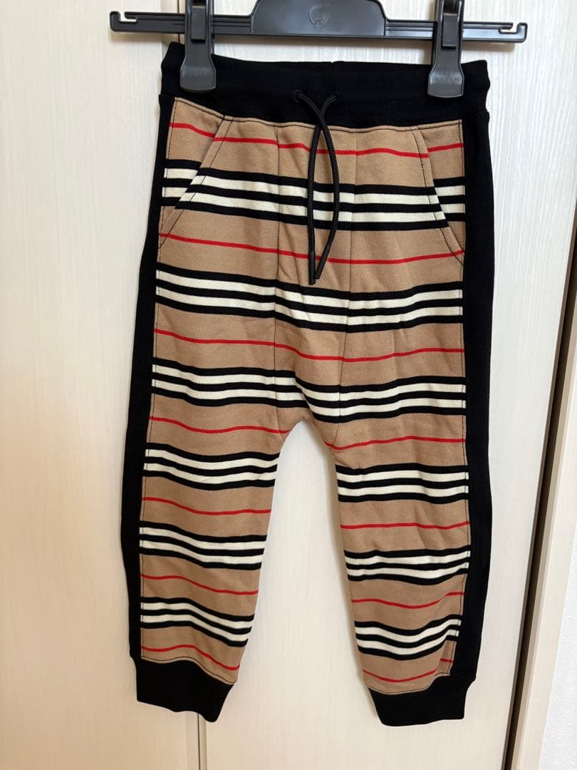 新品タグ付き♡Burberry アイコンストライプ　コットンジョギングパンツ BURBERRY（バーバリー） スウェットパンツ CHECKFORD 8026273 メンズ