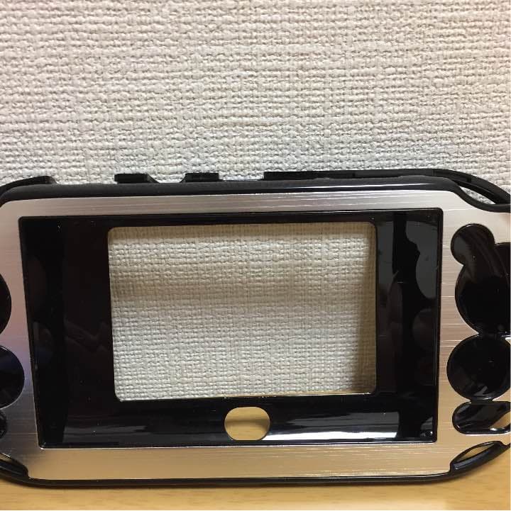 PSvita2000 白色  ほぼ新品  箱は希望すれば実家に取りに行きます！