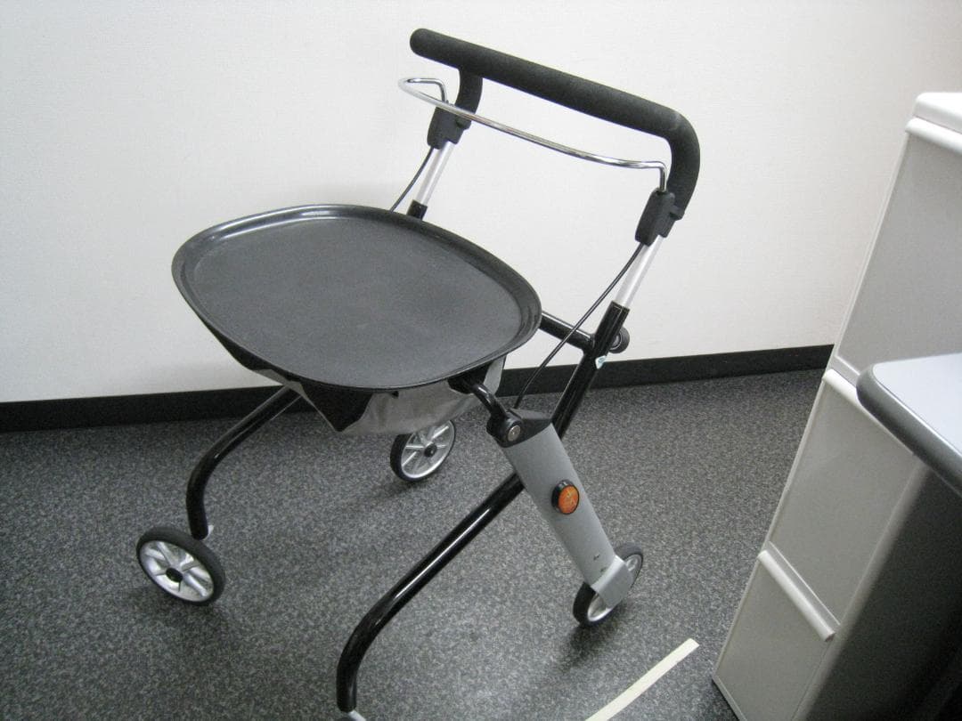 竹虎　室内向け 四輪歩行車 レッツゴーミニ 歩行車 歩行器 高齢者 レッツゴーミニ | 株式会社竹虎 | 医療用品・介護用品・健康用品の販売会社