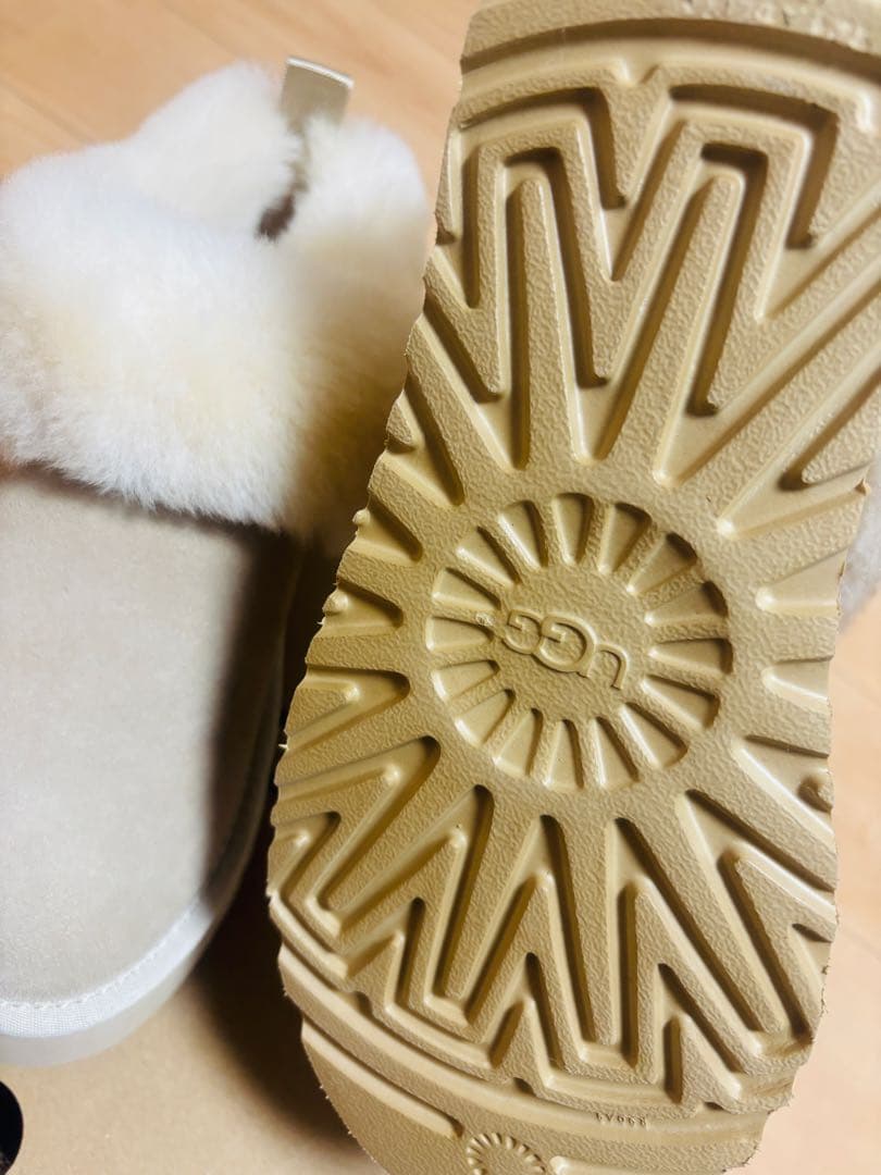 UGG 厚底24cm MUSTARD_SEED ムートンブーツ - メルカリ