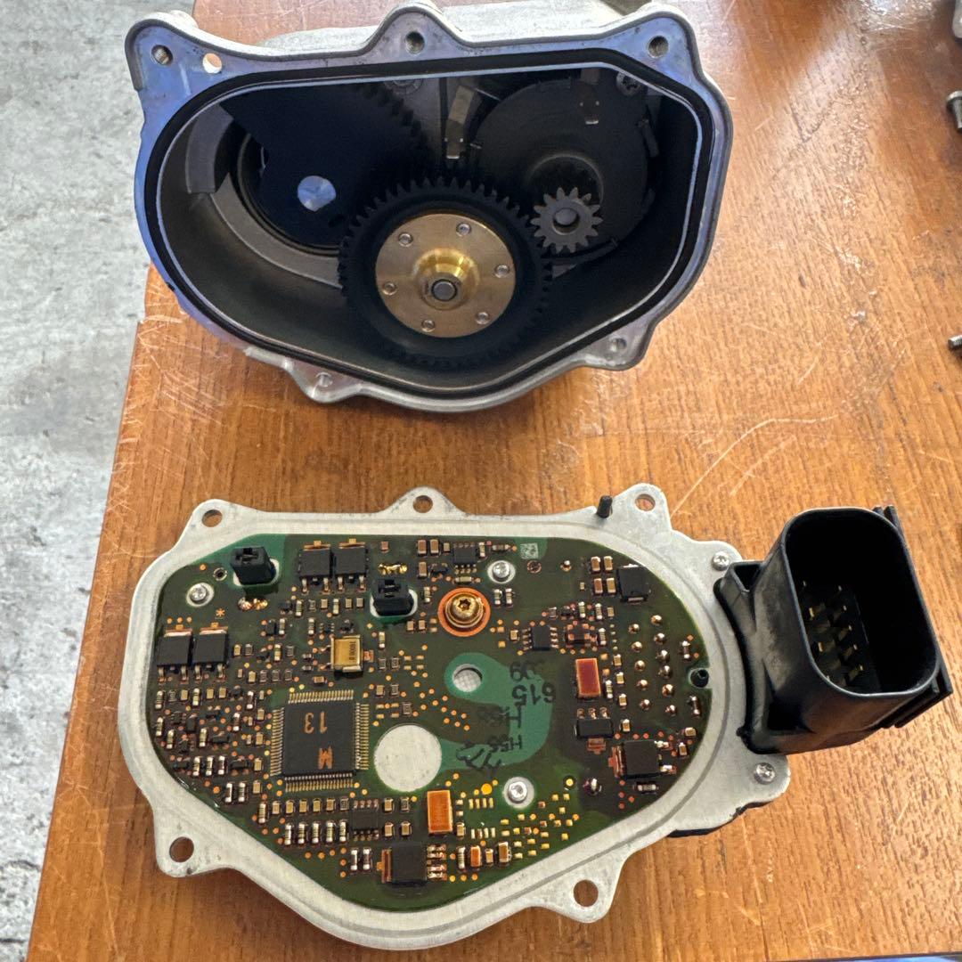  E92 m3 スロットルサーボモータ　強化ギア① BMW E92 M3 スロットルアクチュエーター修理について | アヴァンス