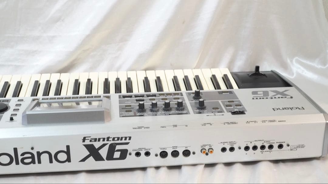 Roland Fantom-X6 シンセサイザー 動作確認済み ※液晶難あり - メルカリ