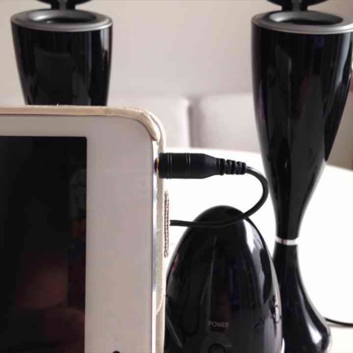 シャンパングラスの用なオシャレなスピーカー