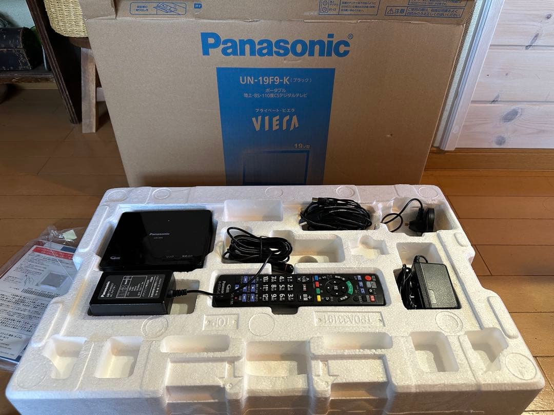 Panasonic UN-19F9-K 19インチ液晶テレビ Amazon | パナソニック 19V型 ポータブル 液晶テレビ プライベート