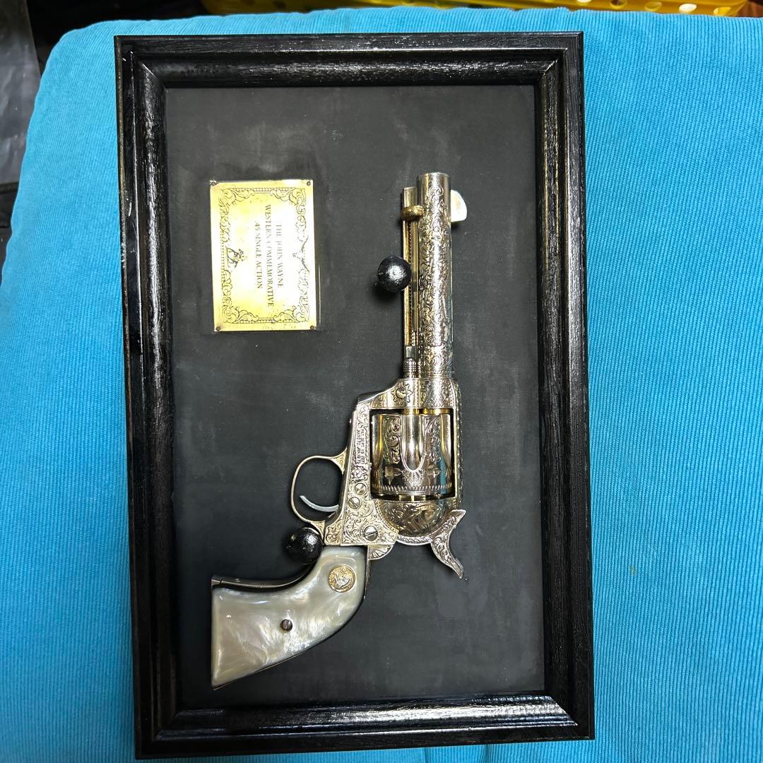 ジョン・ウェイン コメモラティブ 45&幻の白蝶貝のグリップ