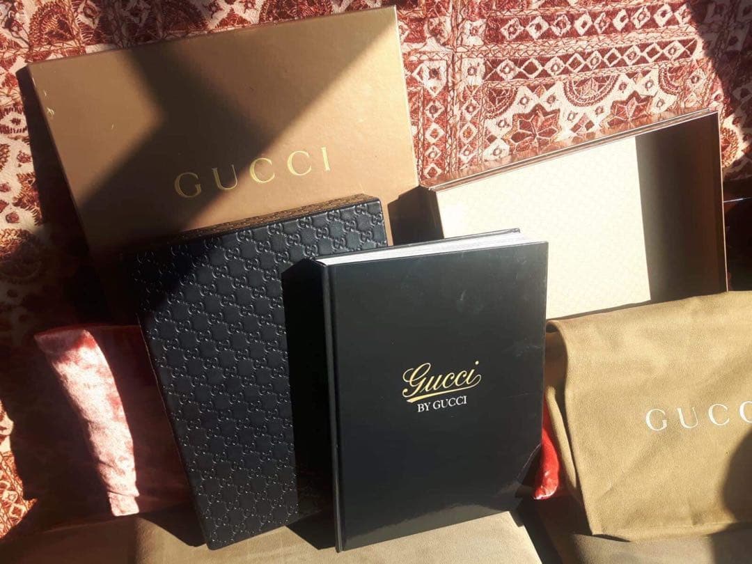 アート・デザイン・音楽 Book of Gucci by Gucci Limited Edition Gucci Enters Its Next Century of Art and Fashion With an NFT