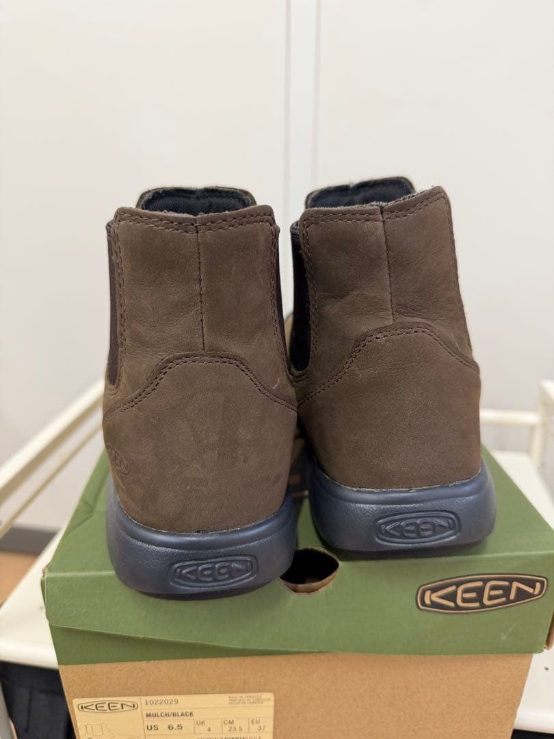 KEEN エレナチェルシー 23.5cm