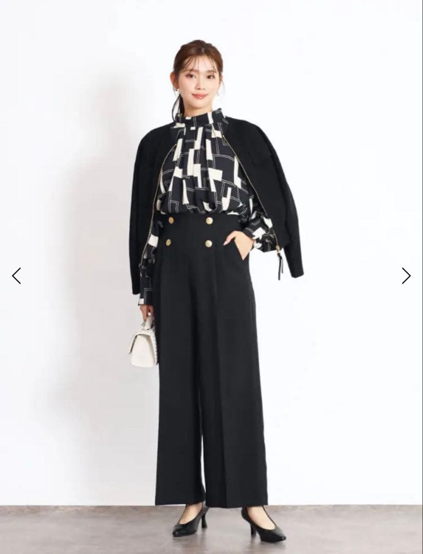 FENNELジオメトリックネックタックボリュームブラウス