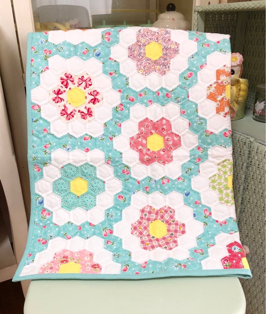 ☆ハンドメイド☆パッチワークキルト・ヘキサゴン・タペストリー・マット ヘキサゴン パッチワーク キルト タペストリー マット ハンドメイド