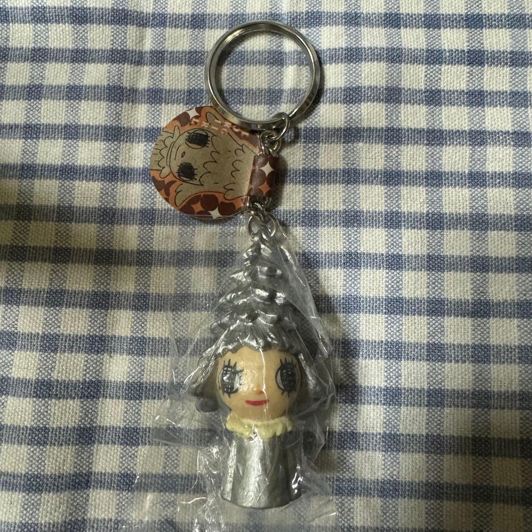 奈良美智 森ガール キーホルダー 横浜美術館 シルバー 銀 Amazon.co.jp: 奈良美智 森ガール キーホルダー 横浜美術館 シルバー