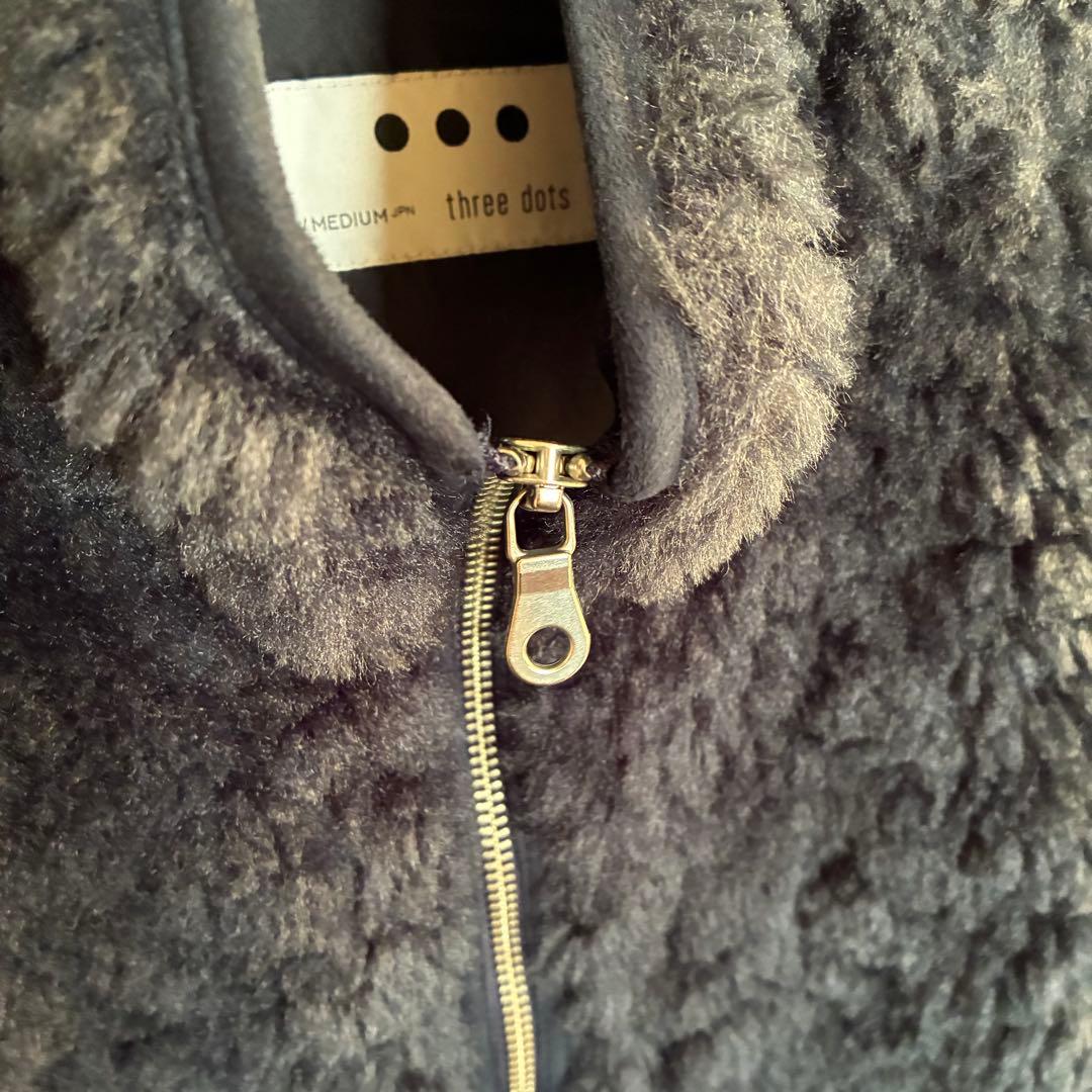 three dotsアップサイクル エコファー ジップベスト 定価4万円 - メルカリ