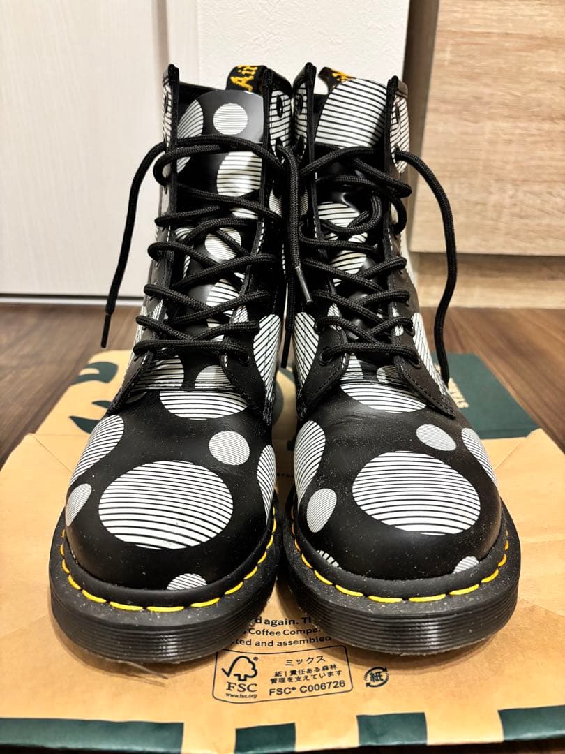 ドクターマーチン　水玉 Y's」がドクターマーチンとコラボ、水玉柄のブーツを発売