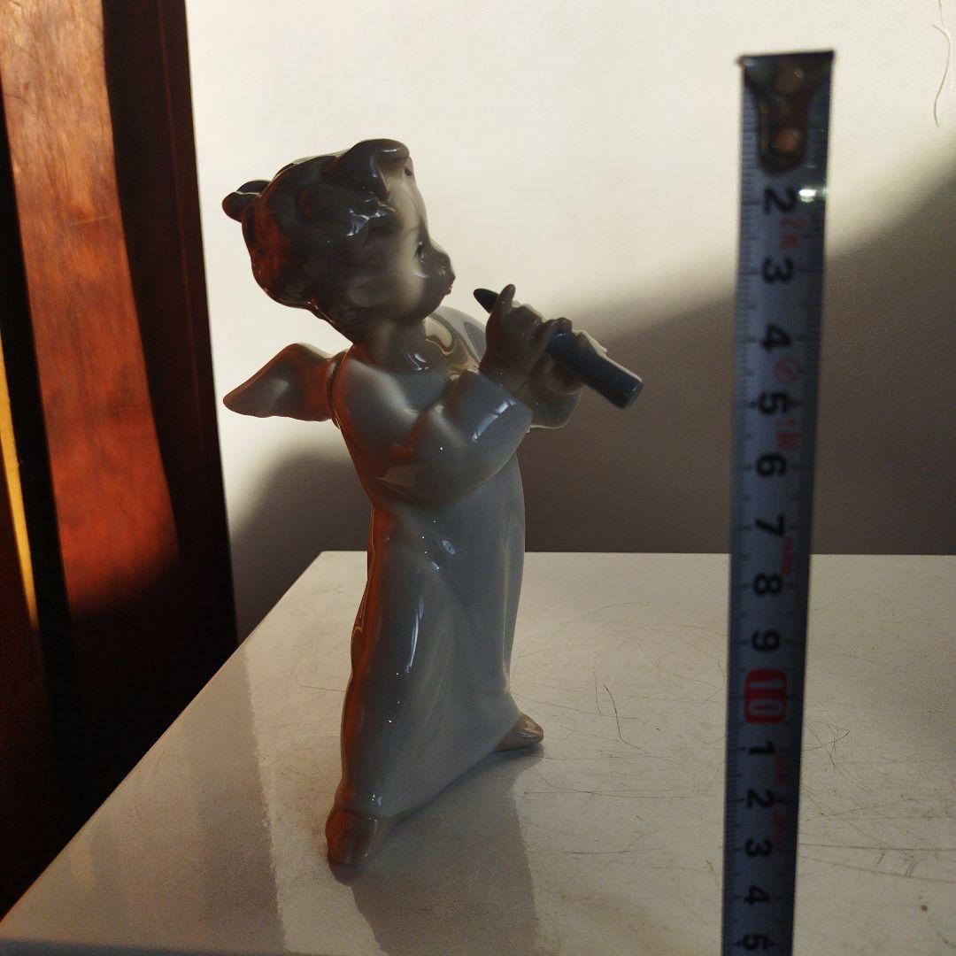 フル―トお吹く天使。