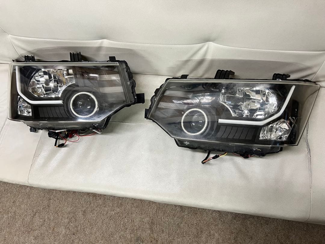 デリカD5 ベッドライト 左右セット MADLYS 後期デリカD5 ヘッドライトプロテクター 左右セットD:5 CV#W