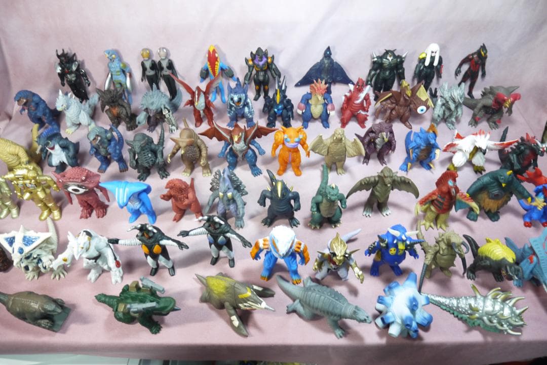ウルトラ怪獣シリーズ500　怪獣ソフビ　66体 Amazon.co.jp: ウルトラ怪獣500 ソフビ 9個セット : おもちゃ