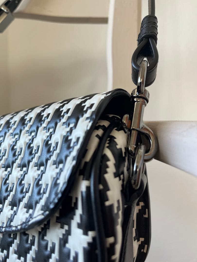 Christian Dior】ディオールBobbyボビーEW 千鳥格子柄バッグ - メルカリ