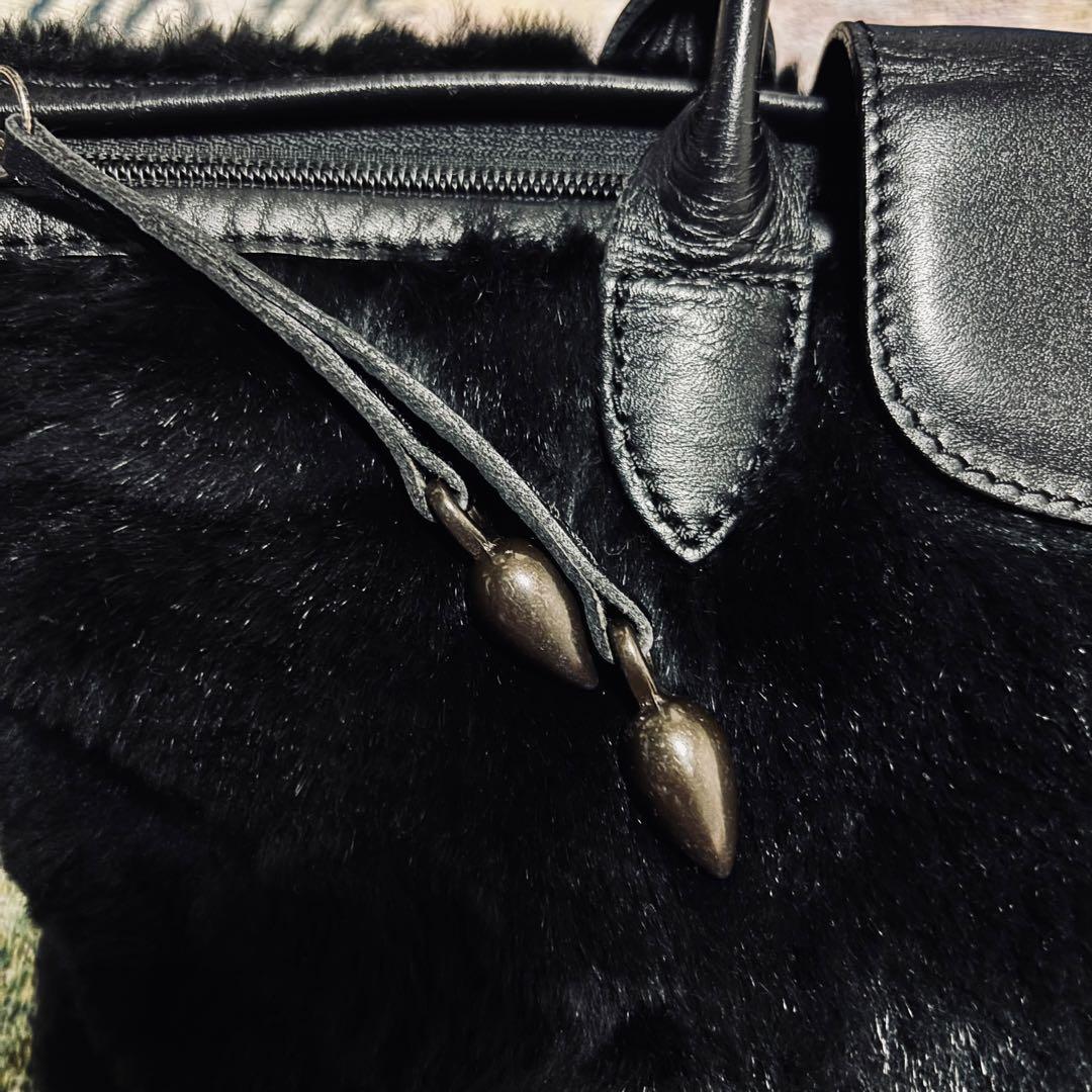 希少”ロンシャン プリアージュ ラビットファーハンドバッグ 黒色