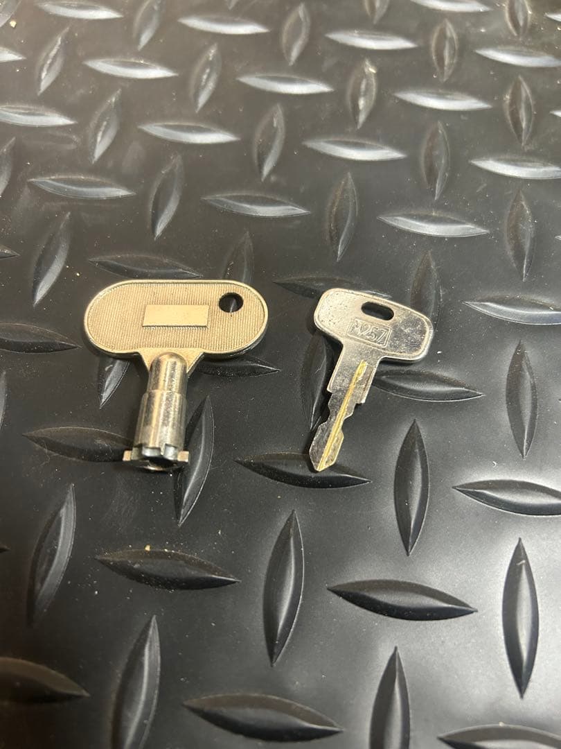 実機 アイムジャグラー7 5号機 鍵コイン付き 千葉県より - メルカリ