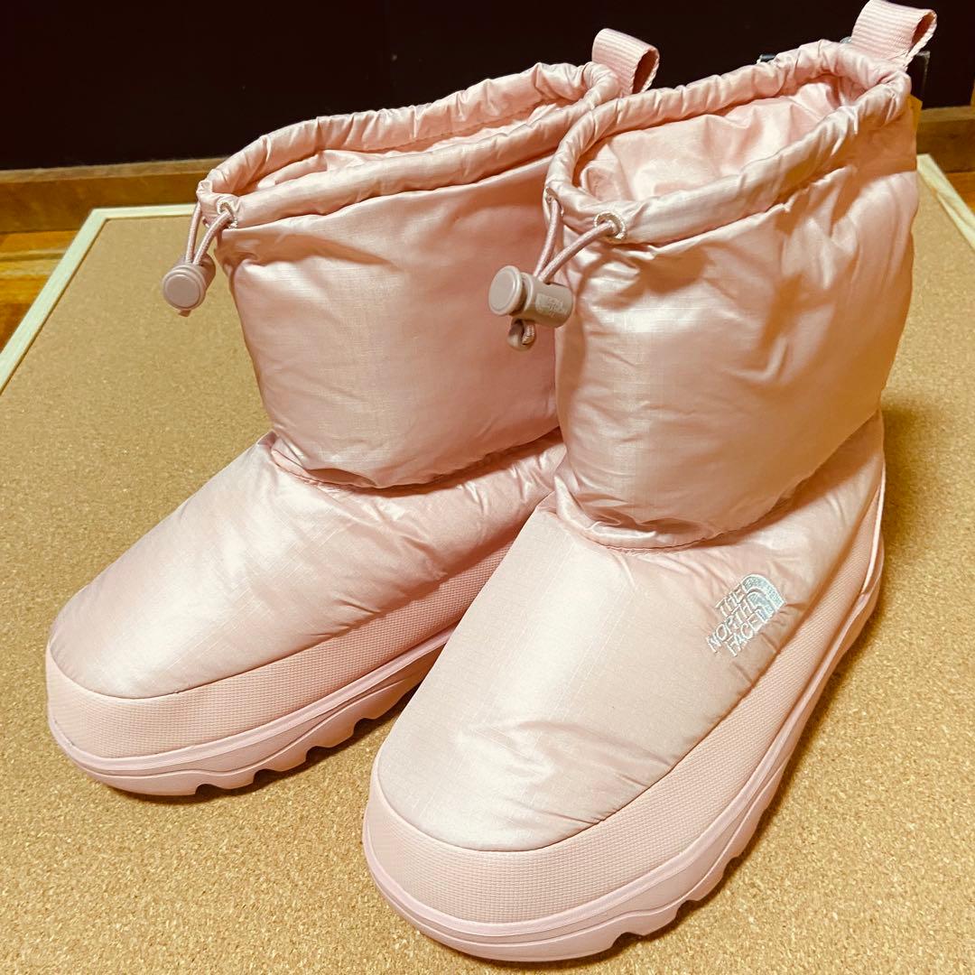 【新品】韓国THE NORTH FACE ペールピンク スノーブーツ　サイズ23 新品】韓国THE NORTH FACE ペールピンク スノーブーツ サイズ23 - 靴